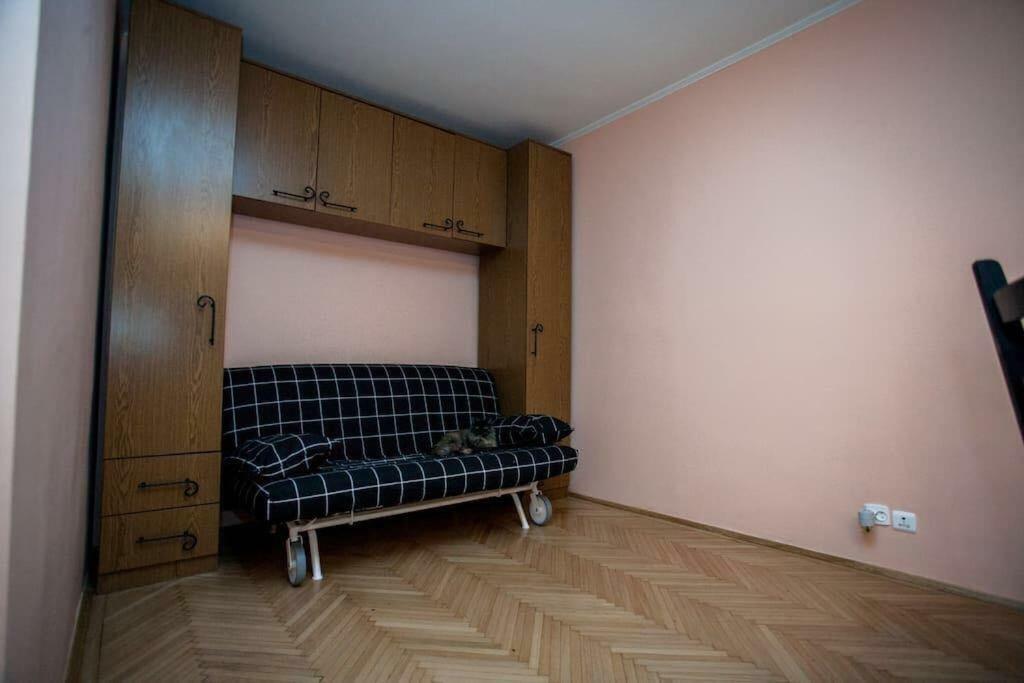 Apartament Strada Ion Campineanu Nr 27 , Bloc 7 *